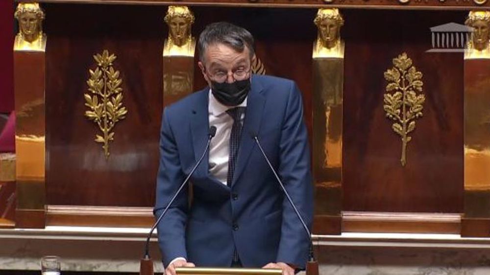 Jean-Bernard Sempastous défendant au perchoir du Palais-Bourbon sa proposition de loi pour assurer l’accès au foncier votée le 26 mai par les députés. © Assemblée nationale